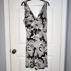 Carina Black and white paisley, knee-length dress - Size: Large